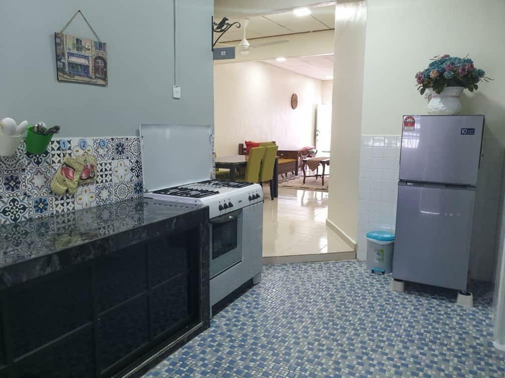 Auni & Auji Homestay Kemaman Chukai Exterior foto